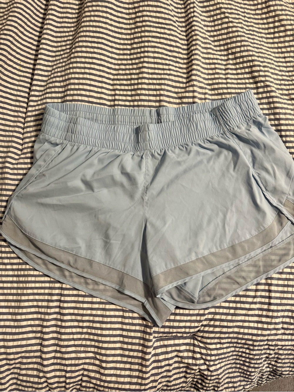 Athleta Mesh Racer Run Mid Rise 4" Short